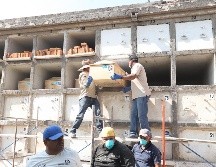 En el proceso de inhumación participaron representantes de la Comisión Estatal de los Derechos Humanos de Jalisco (CEDHJ). ESPECIAL / SEGURIDAD JALISCO