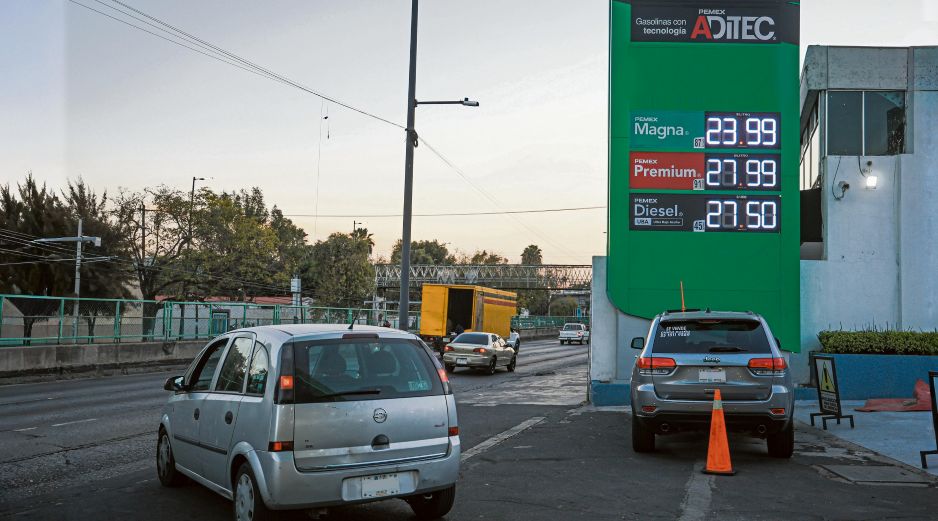 El incremento en el combustible responde, en buena medida, al ajuste de 3.8% en las cuotas del Impuesto Especial sobre Producción y Servicios (IEPS). EL INFORMADOR/ J. Acosta