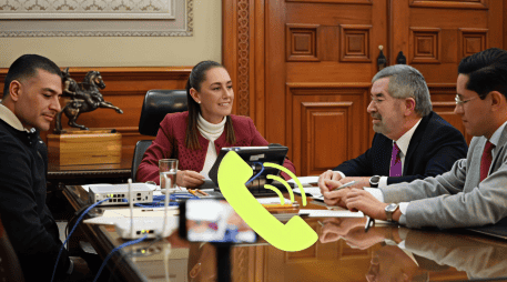 La Mandataria anunció a última hora del domingo que retrasaría el inicio de su conferencia de prensa diaria para sostener la llamada con el presidente de Estados Unidos. X / @Claudiashein