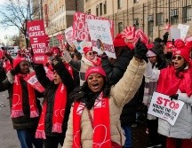La huelga, que ocurre durante una temporada de gripe severa, podría obligar a los hospitales a transferir pacientes, cancelar intervenciones o desviar ambulancias. AP