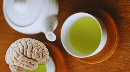 Para confirmar los beneficios del té verde sobre la salud cerebral en distintas poblaciones, será necesario profundizar con grupos más diversos. ESPECIAL / CANVA