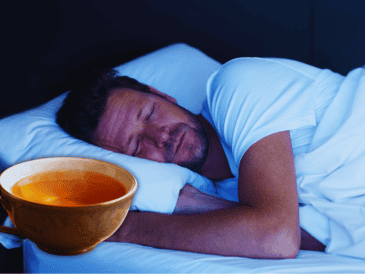 Consumir té de cúrcuma después de la cena estimula la digestión, evitando la pesadez estomacal. ESPECIAL / CANVA