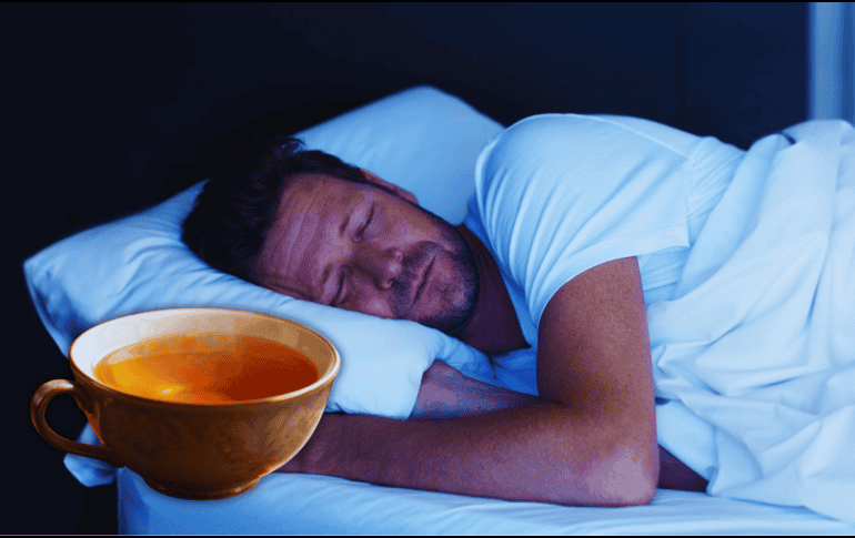 Consumir té de cúrcuma después de la cena estimula la digestión, evitando la pesadez estomacal. ESPECIAL / CANVA