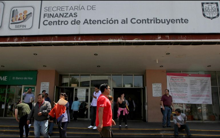 También hay descuentos disponibles en el reemplacamiento de placas. NOTIMEX/ARCHIVO