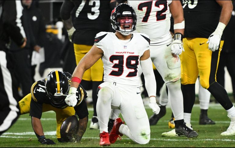Henry To'oto'o, linebacker de los Texans de Houston, reacciona tras detener al corredor de los Steelers de Pittsburgh Kenneth Gainwell. AP/J. Berl