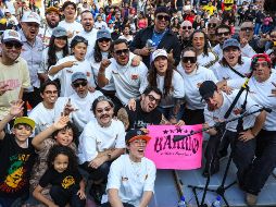 Asistentes y comerciantes del Mercado San Juan de Dios se reunieron para disfrutar del lanzamiento de la colección BARRIO. EL INFORMADOR/J. Acosta