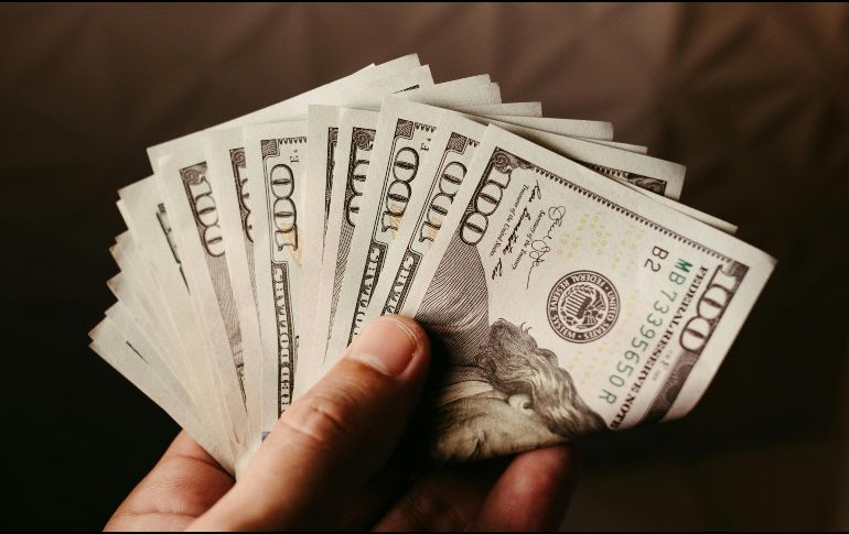 En el balance semanal, la divisa estadounidense acumula un retroceso de 0.85%, mientras que en términos anuales mantiene una depreciación de 13.49%. PEXELS
