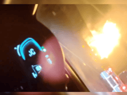 Usuarios en redes sociales reportaron haber visto el cielo iluminado alrededor de las 20:25 horas, momento en el que comenzó el incendio. ESPECIAL