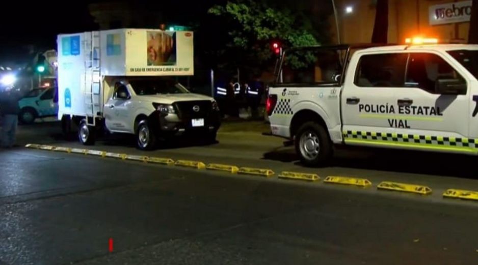 El conductor de la camioneta aceptó su responsabilidad ante los policías viales y será quien responda por los daños materiales. ESPECIAL