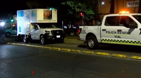 El conductor de la camioneta aceptó su responsabilidad ante los policías viales y será quien responda por los daños materiales. ESPECIAL