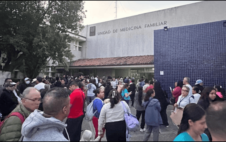 Tras el sismo registrado en la costa norte de Jalisco se tuvo que evacuar a distintas unidades médicas en municipios. ESPECIAL