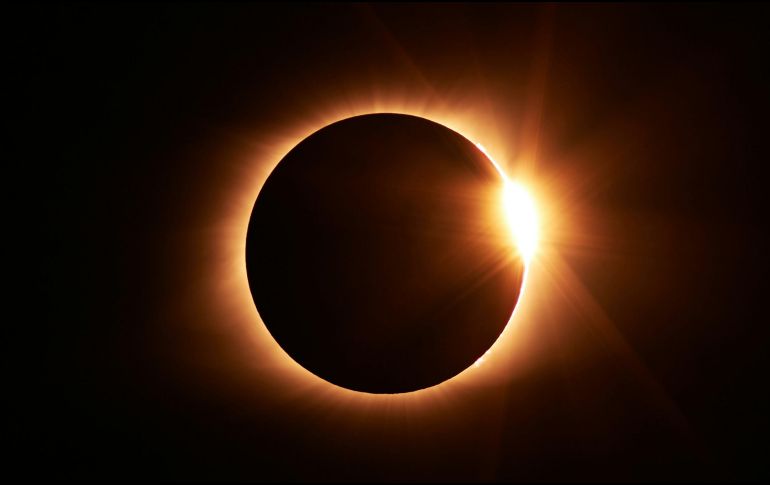 El eclipse solar anular del 17 de febrero iniciará aproximadamente a las 11:42 UTC. UNSPLASH / J. LEE
