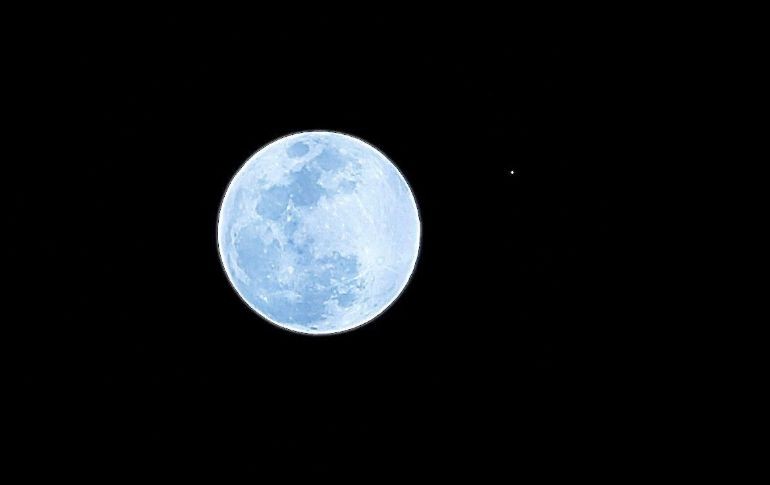 Aunque no lo aparente, las dos caras de la luna son muy diferentes entre sí. SUN/ARCHIVO