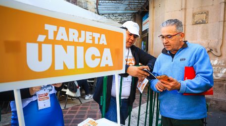 En los módulos hay personal para atender a las personas desde el inicio del trámite. EL INFORMADOR/ARCHIVO