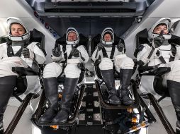 En el momento del desacople siete personas se encontraban a bordo del complejo orbital cuatro de ellas pertenecientes a la Crew-11. EFE/SpaceX