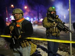 Ante el riesgo para su integridad, el agente realizó un disparo defensivo, que impactó al agresor principal en la pierna. AP/A.GARY