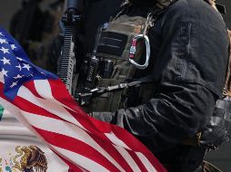 Según el NYT, Estados Unidos presiona a México para que el país permita que las fuerzas militares de ambas naciones realicen operaciones conjuntas para desmantelar laboratorios de fentanilo. ESPECIAL / AFP y CANVA