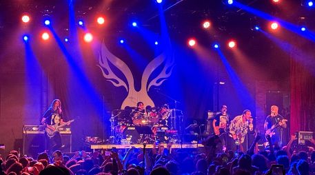 El concierto ofreció momentos memorables que remitieron a distintas fases del proyecto musical. EL INFORMADOR/ H. Navarro