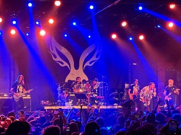 El concierto ofreció momentos memorables que remitieron a distintas fases del proyecto musical. EL INFORMADOR/ H. Navarro