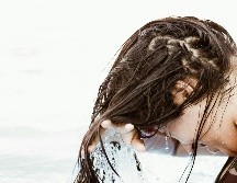 Existen algunos hábitos sencillos para cuidar tu cabello. UNSPLASH / E. LARREGUI