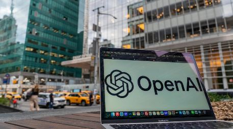 La introducción de anuncios en ChatGPT podría ayudar a OpenAI a cumplir con sus ambiciosos compromisos de inversión. EFE/A. Colmenares