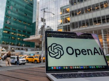 La introducción de anuncios en ChatGPT podría ayudar a OpenAI a cumplir con sus ambiciosos compromisos de inversión. EFE/A. Colmenares