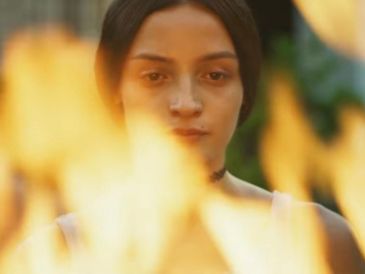 La película de "La virgen de la Tosquera" se centra en tres amigas que se ven obligadas a enfrentar el rechazo y el desamor. YOUTUBE/Filmax