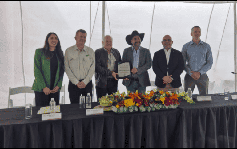 El director general de Industrias Tajín, Horacio Fernández, destacó que esta certificación reitera el compromiso con el consumidor de ofrecer productos de calidad y poner a la vanguardia tanto al país como al Estado. CORTESÍA