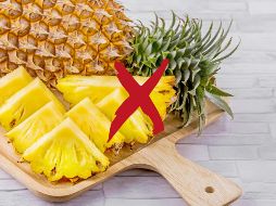 Aunque no se recomienda en exceso, comer piña supone importantes beneficios para la salud, pues es una gran fuente de compuestos como vitamina C, manganeso, y enzimas. ESPECIAL / CANVA