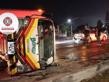 El incidente vehicular solo presentó lesiones leves en sus conductores. ESPECIAL / FACEBOOK Protección Civil y Bomberos Zapopan