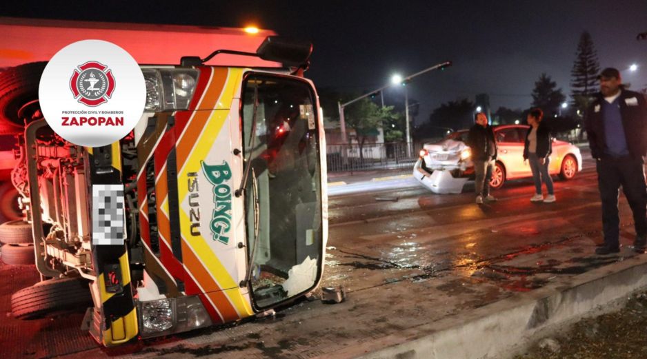 El incidente vehicular solo presentó lesiones leves en sus conductores. ESPECIAL / FACEBOOK Protección Civil y Bomberos Zapopan
