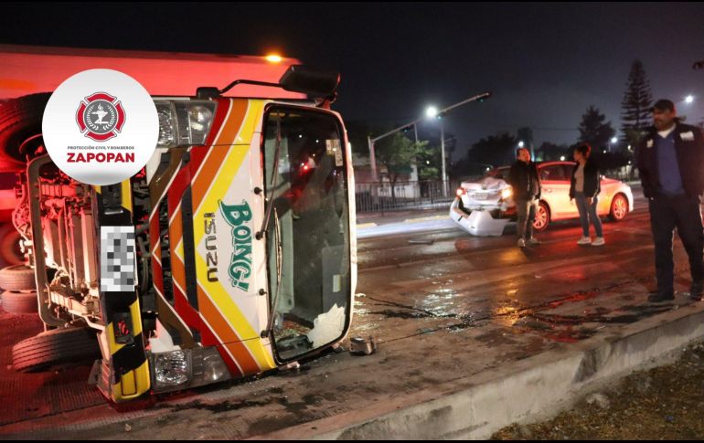 El incidente vehicular solo presentó lesiones leves en sus conductores. ESPECIAL / FACEBOOK Protección Civil y Bomberos Zapopan