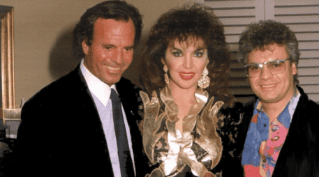 La bailarina y violinista publicó esta imagen a través de sus redes sociales, defendiendo a Julio Iglesias. ESPECIAL / INSTAGRAM @obreeskin