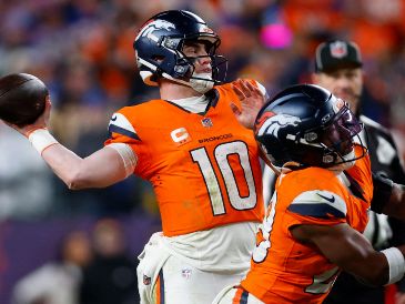 Bo Nix sufrió una fractura de tobillo en la penúltima jugada del juego de la Ronda Divisional contra los Bills de Buffalo. AFP