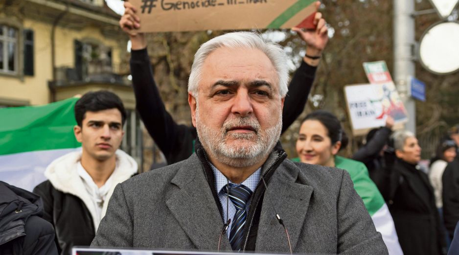 Dentro y fuera de Irán, grupos opositores mantienen sus consignas en las calles. EFE/P. Klaunzer