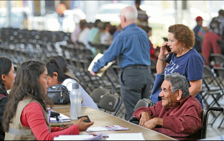 Ciudadanos realizan su inscripción a programas sociales, como parte de la unificación del sistema de salud y acceso a beneficios gubernamentales. SUN/Archivo