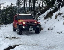 La primera nevada registrada en 2026 en el Parque Nacional Nevado de Colima generó una alta afluencia de visitantes. ESPECIAL/UEPCBJ