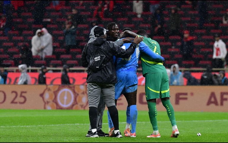 El encuentro fue sumamente parejo durante los 90 minutos reglamentarios. EFE/ J. MORCHIDI.