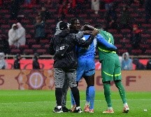 El encuentro fue sumamente parejo durante los 90 minutos reglamentarios. EFE/ J. MORCHIDI.