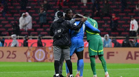 El encuentro fue sumamente parejo durante los 90 minutos reglamentarios. EFE/ J. MORCHIDI.