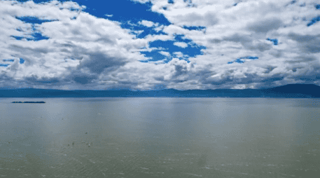 Chapala se asienta sobre la confluencia de tres fosas tectónicas, zonas donde la corteza terrestre se hunde por el movimiento de fallas. EL INFORMADOR / ARCHIVO