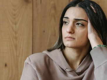 Aunque no hay suficiente respaldo científico, la psicología sí reconoce que enero resulta ser un mes complicado para muchas personas. PEXELS