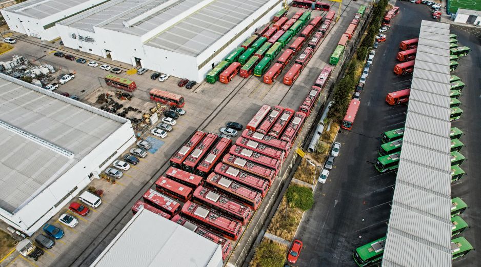 Las antiguas unidades del Trolebús, estacionadas en la base de mantenimiento, simbolizan el fin de un sistema que fue clave en el transporte de Guadalajara durante décadas. EL INFORMADOR/ A. Navarro