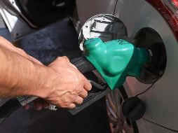 El precio de la gasolina regular se mantiene estable a nivel nacional, a menos de 24 pesos por litro. EL INFORMADOR / ARCHIVO