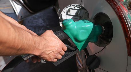 El precio de la gasolina regular se mantiene estable a nivel nacional, a menos de 24 pesos por litro. EL INFORMADOR / ARCHIVO