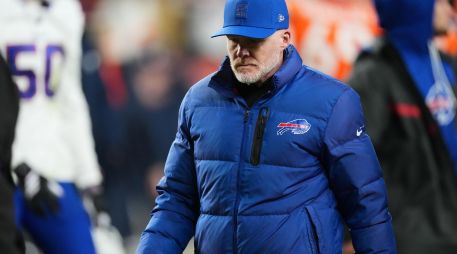 Sean McDermott se va con un récord de temporada regular de 98 triunfos y 50 derrotas, en playoffs deja una marca de ocho victorias y ocho tropiezos. AP / D. Zalubowski