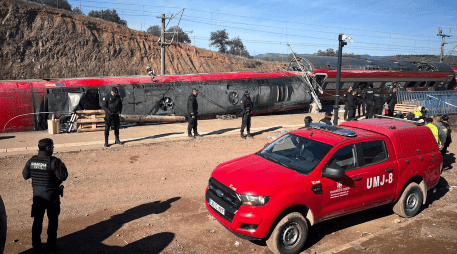 Vista del tren  que descarriló ayer e impactó contra otro en Córdoba, España, dejando al menos 39 víctimas mortales. EFE