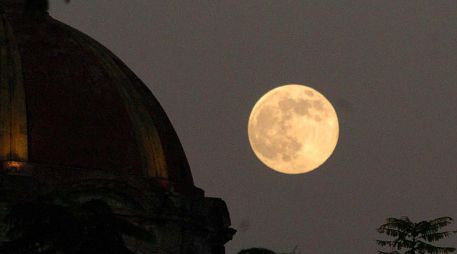 A lo largo de la historia, la Luna de Nieve también recibió el nombre de Luna de Hielo, Luna del Oso o Luna del Hambre. EL INFORMADOR/ARCHIVO