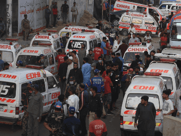 Karachi, la capital de la provincia de Sindh, tiene un historial de incendios mortales, a menudo atribuidos a estándares de seguridad deficientes y construcciones ilegales. EFE/EPA/S. Akber