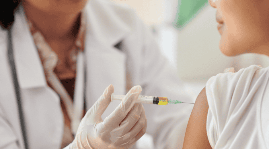 En el mismo periodo, Cofepris autorizó 27 ensayos clínicos con el objetivo de impulsar el desarrollo de tratamientos innovadores para enfermedades como adenocarcinoma gástrico, cáncer de mama, distintos tipos de carcinoma, padecimientos cardiovasculares y lupus eritematoso sistémico, entre otros. CANVA